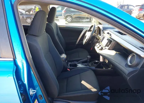 2017 Toyota Rav4 Le z USA, uszkodzony, nr VIN JTMZFREV9HJ101087